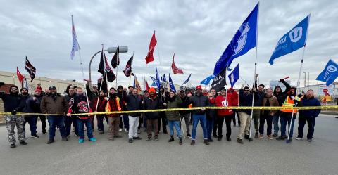 Les membres d’Unifor Québec se mobilisent contre l’utilisation de briseurs de grève en appui aux grévistes à l’Autoport du CN